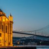 Istanbul, u istoriji poznat po imenima Vizantion, Konstantinopolj i Carigrad na moreuzu koji spaja Evropu i Aziju. 