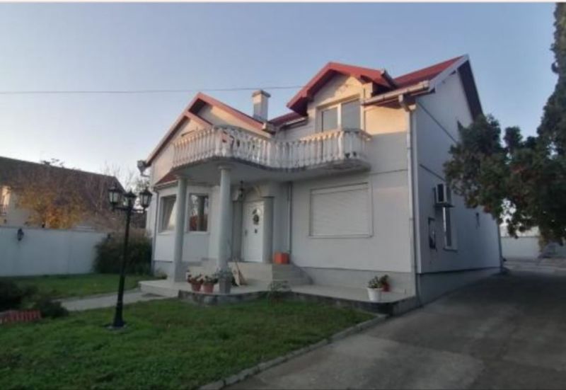 Porodična kuća u Beški, 300m2 na 6 ari placa - Prodaja Kuća Oglasi Beograd
