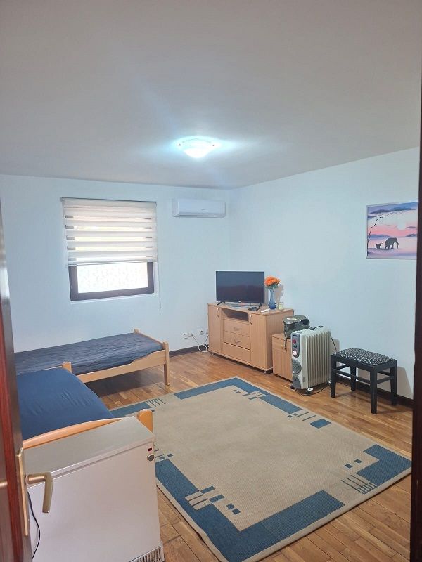 Zemun, izdajem nameštenu garsonjeru 28m2 - Izdavanje Rentiranje Garsonjera Oglasi Beograd