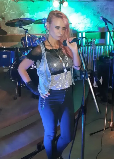 Pop rok bend traži pevačicu ili pevač traži bend Beograd - Muzičari Oglasi Beograd