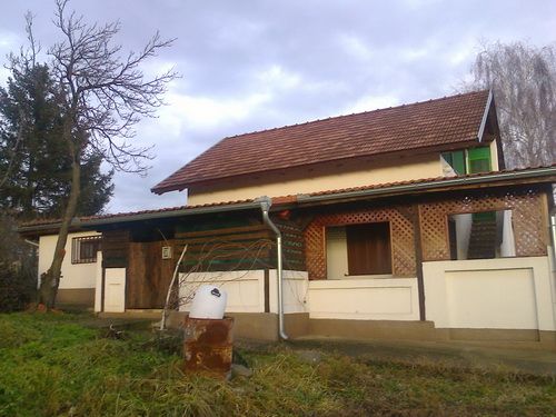 Prodajem kucu sa okucnicom na Fruskoj Gori, blizu Manastira Krusedol - Prodaja Kuća Oglasi Beograd