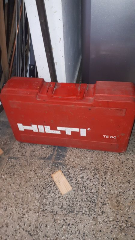 Prodajem HILTI TE60 u kutiji ispravan - Oprema, Mašine i Alati Oglasi Beograd