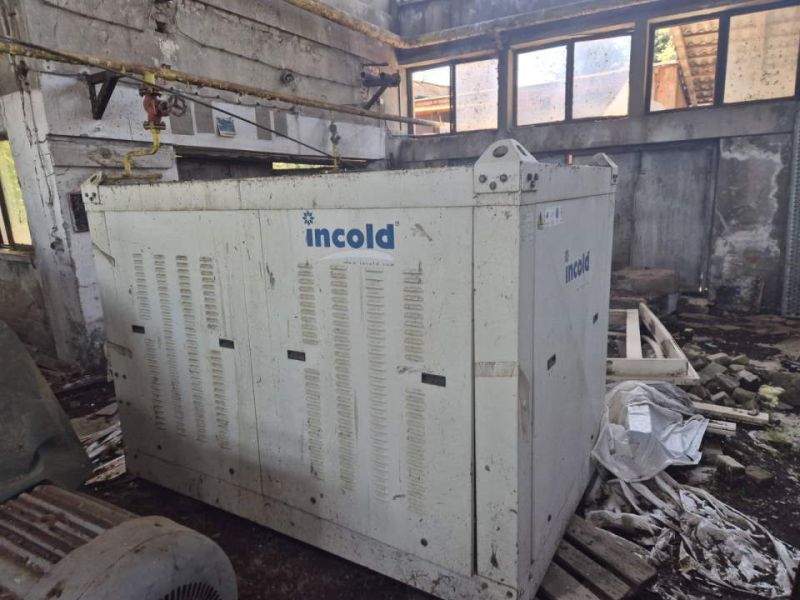 Prodajem plusnu italijansku hladnjacu velicine 23x25 m - Mašine i Alati Oglasi Beograd