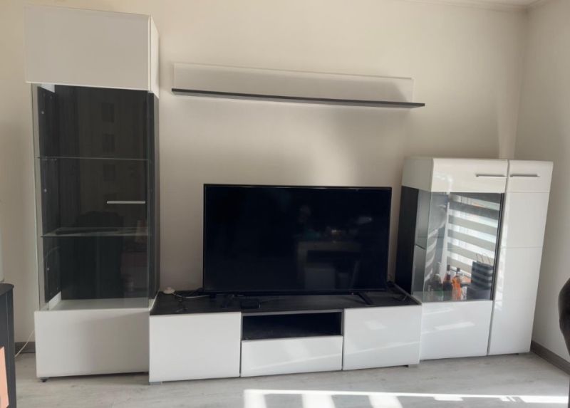 Prodaje se TV komoda sa 2 vetrine - Ormari Plakari Vitrine Komode Oglasi Beograd Prodaje se TV komoda sa 2 vetrine - Ormari Plakari Vitrine Komode Oglasi Beograd