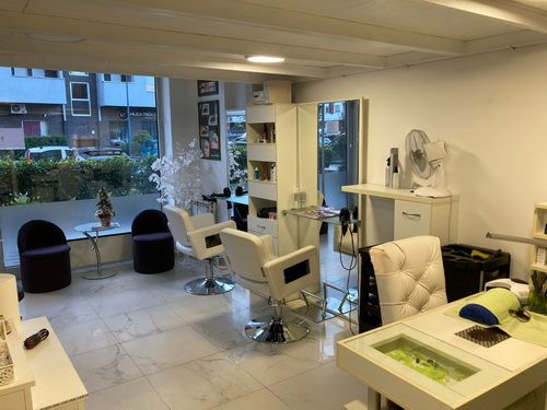 Prodajem razrađen biznis - kozmetičko-frizerski salon na prestižnoj lokaciji u bloku A na Novom Beogradu - Prodaja Lokal Oglasi Beograd Prodajem razrađen biznis - kozmetičko-frizerski salon na prestižnoj lokaciji u bloku A na Novom Beogradu - Prodaja Lokal Oglasi Beograd
