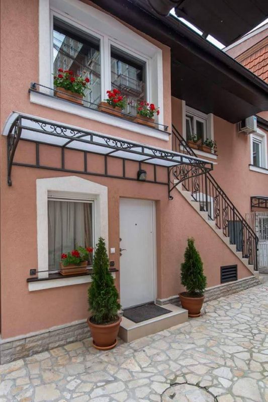 Cevabdzinici restoranskog tipa, na Slaviji u Beogradu, potrebne rostiljdzije i pomoćne radnice u kuhinji - Ugostiteljstvo i Turizam Tražim Nudim Posao Oglasi Beograd
