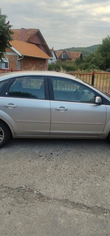 Prodajem ford fokus hečbek 2005 god - Automobili do 3000 eur Oglasi Beograd