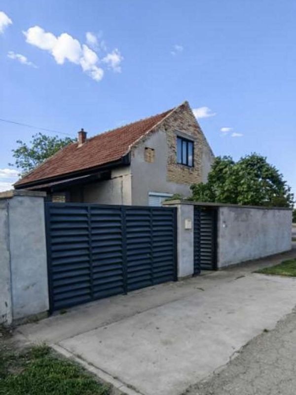 Na prodaju kuća u Bačkom Gračacu - Prodaja Kuća Oglasi Beograd