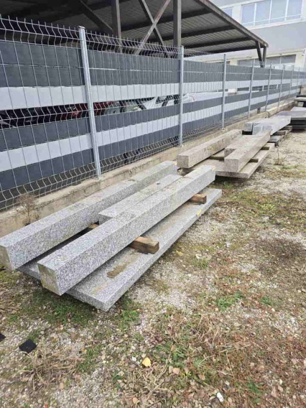 Prodajem 18 kibika granitnih ploca raznih debljina i vrsta - Građevinski Materijali Oglasi Beograd