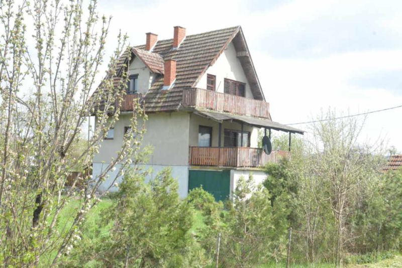 Useljiva kuca sa 6.5 ari placa na 3 etaze u Mionici - Prodaja Kuća Oglasi Beograd Useljiva kuca sa 6.5 ari placa na 3 etaze u Mionici - Prodaja Kuća Oglasi Beograd