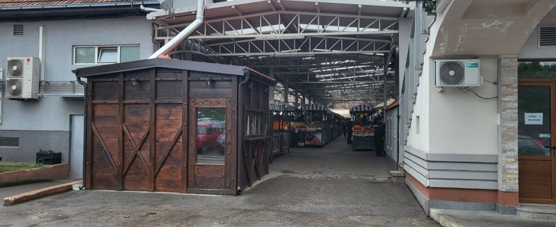 Na pijaci "Bežanijska kosa" izdaje se lokal specijalno opremljen i namenjen za pečenjaru - Izdavanje Rentiranje Lokal Oglasi Beograd Na pijaci "Bežanijska kosa" izdaje se lokal specijalno opremljen i namenjen za pečenjaru - Izdavanje Rentiranje Lokal Oglasi Beograd