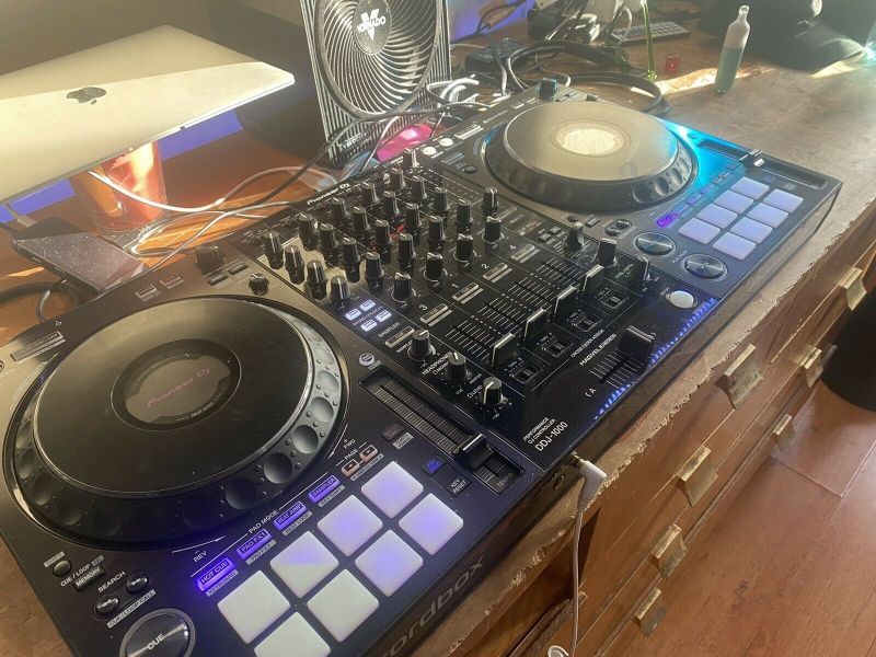 Prodajem Pioneer DJ DDJ-1000 Black 4ch Performance DJ Controller Rekordbox - Muzički Instrumenti Oglasi Beograd Prodajem Pioneer DJ DDJ-1000 Black 4ch Performance DJ Controller Rekordbox - Muzički Instrumenti Oglasi Beograd