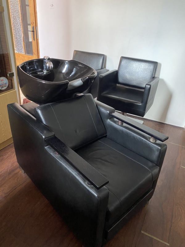 Na prodaju kompletna oprema za frizerski salon - Nameštaj za Kancelariju Oglasi Beograd
