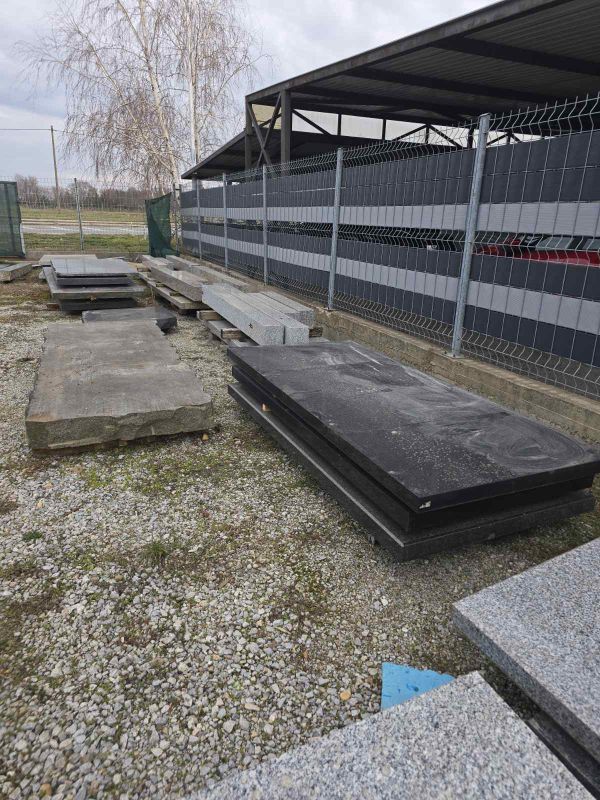 Prodajem granitne i mermerne  ploce 20 m3 - Građevinski Materijali Oglasi Beograd
