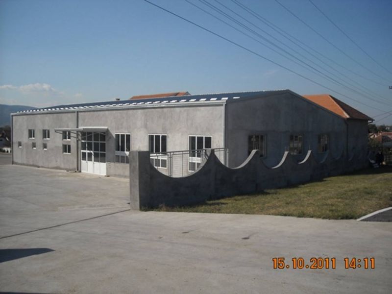 Izdajem halu 1000 m2 plus poslovni prostor 200 m2 - Izdavanje i Rentiranje Hale i Magacini Oglasi Beograd