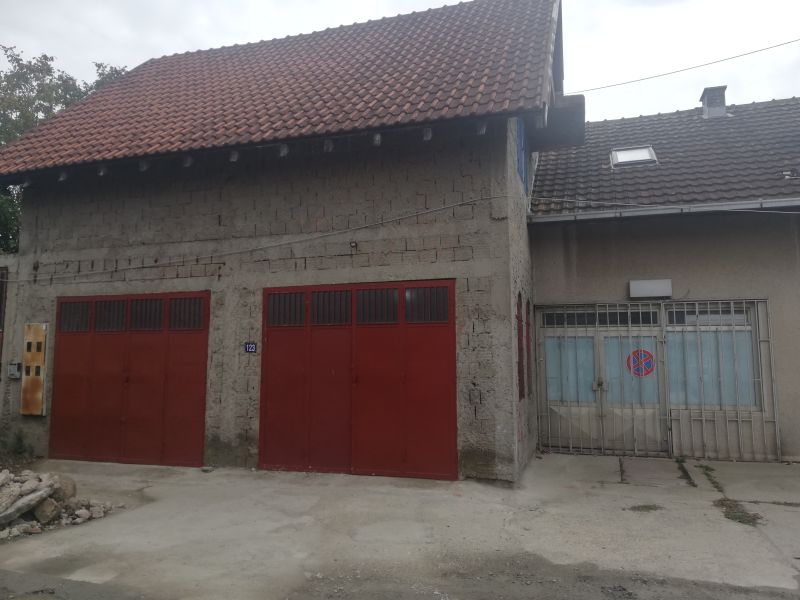 Izdajem magacinski prostor na Ledinama - Izdavanje i Rentiranje Hale i Magacini Oglasi Beograd