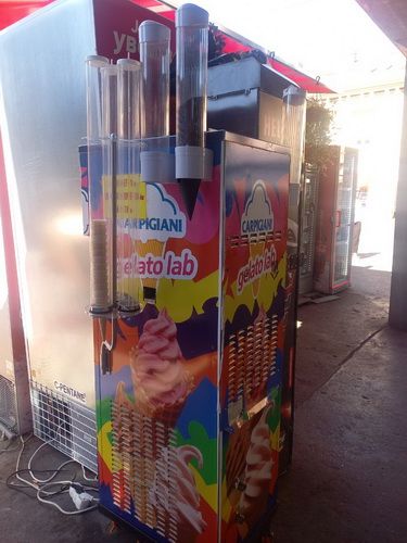 Prodajem aparat za sladoled na točenje, jedna ručka vodeno hladjenje - Ugostiteljska i Trgovinska Oprema Oglasi Beograd