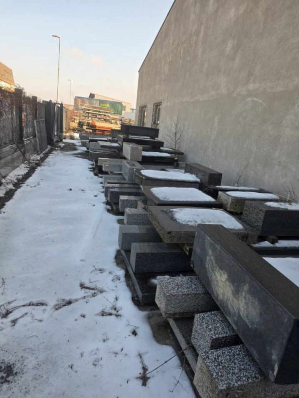 Prodajem vecu kolicinu granita, mermera, masina za kamenoresce - Građevinski Materijali Oglasi Beograd