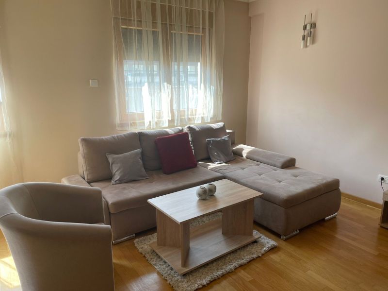 Izdajem potpuno namesten dvosoban stan 55 m2, Zvezdara, Zahumska - Izdavanje Rentiranje Stan Oglasi Beograd Izdajem potpuno namesten dvosoban stan 55 m2, Zvezdara, Zahumska - Izdavanje Rentiranje Stan Oglasi Beograd