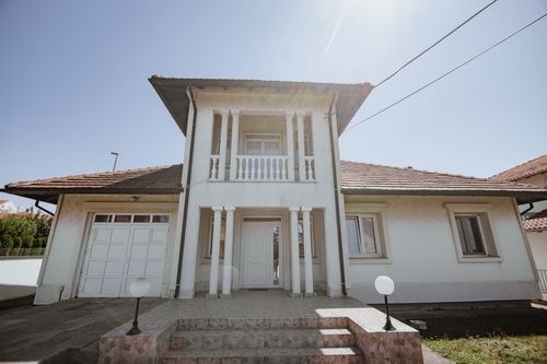 Aranđelovac, kuća 240 m2 na 6 ari placa - Prodaja Kuća Oglasi Beograd Aranđelovac, kuća 240 m2 na 6 ari placa - Prodaja Kuća Oglasi Beograd