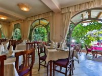 Potrebna pomoćna kuvarica-radnik za kuhinju. Villa Velzon u Budvi :: Ugostiteljstvo i Turizam Tražim Nudim Posao Oglasi Beograd