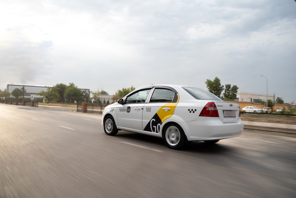 Aplikacije Menjaju Gvozdene Taksimetre! Yandex Go Servis Beograd