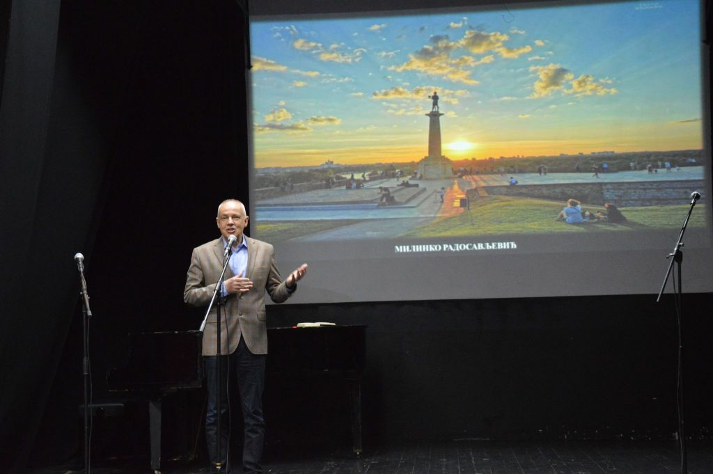  Gradonačelnik Radojičić Uručio Prvu Nagradu za Najbolju Fotografiju na Konkursu „Niko kao moj Beograd”