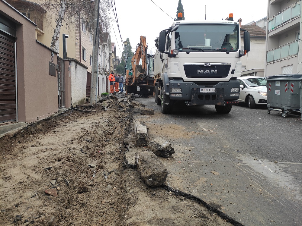 Počela Sanacija Ulice Straška Pindžura na Banovom Brdu Na Čukarici