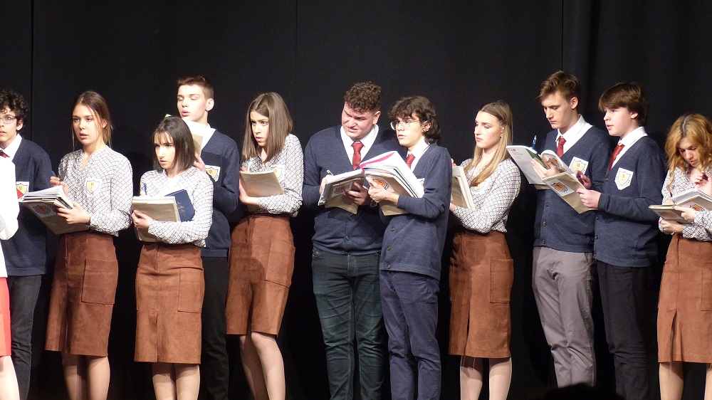 Pretpremijerno Izvedena Predstava "Društvo Mrtvih Pesnika" na Čukarici