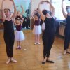 Srećne što nakon godinu dana ponovo nastupaju pred publikom, mlađe i starije polaznice Studije džez baleta Kulturnog centra „Čukarica“