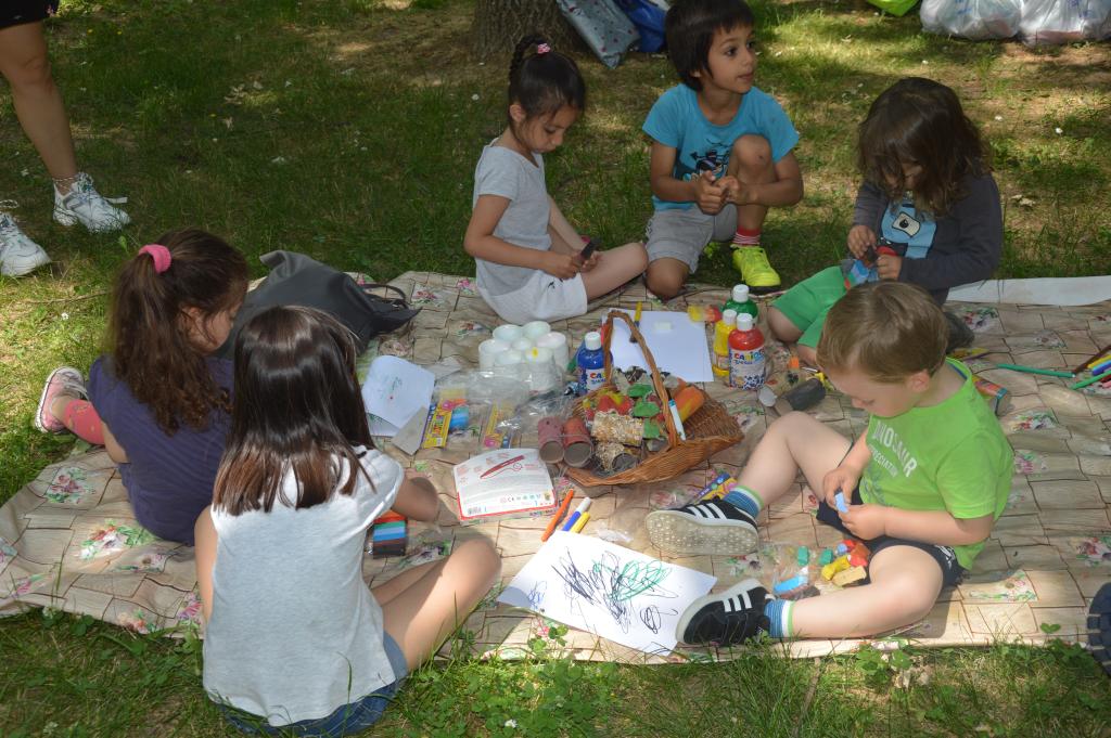 Projekat „Tata, Mama, Igrajte se sa Nama“ u Parku na Banovom Brdu Projekat „Tata, Mama, Igrajte se sa Nama“ u Parku na Banovom Brdu