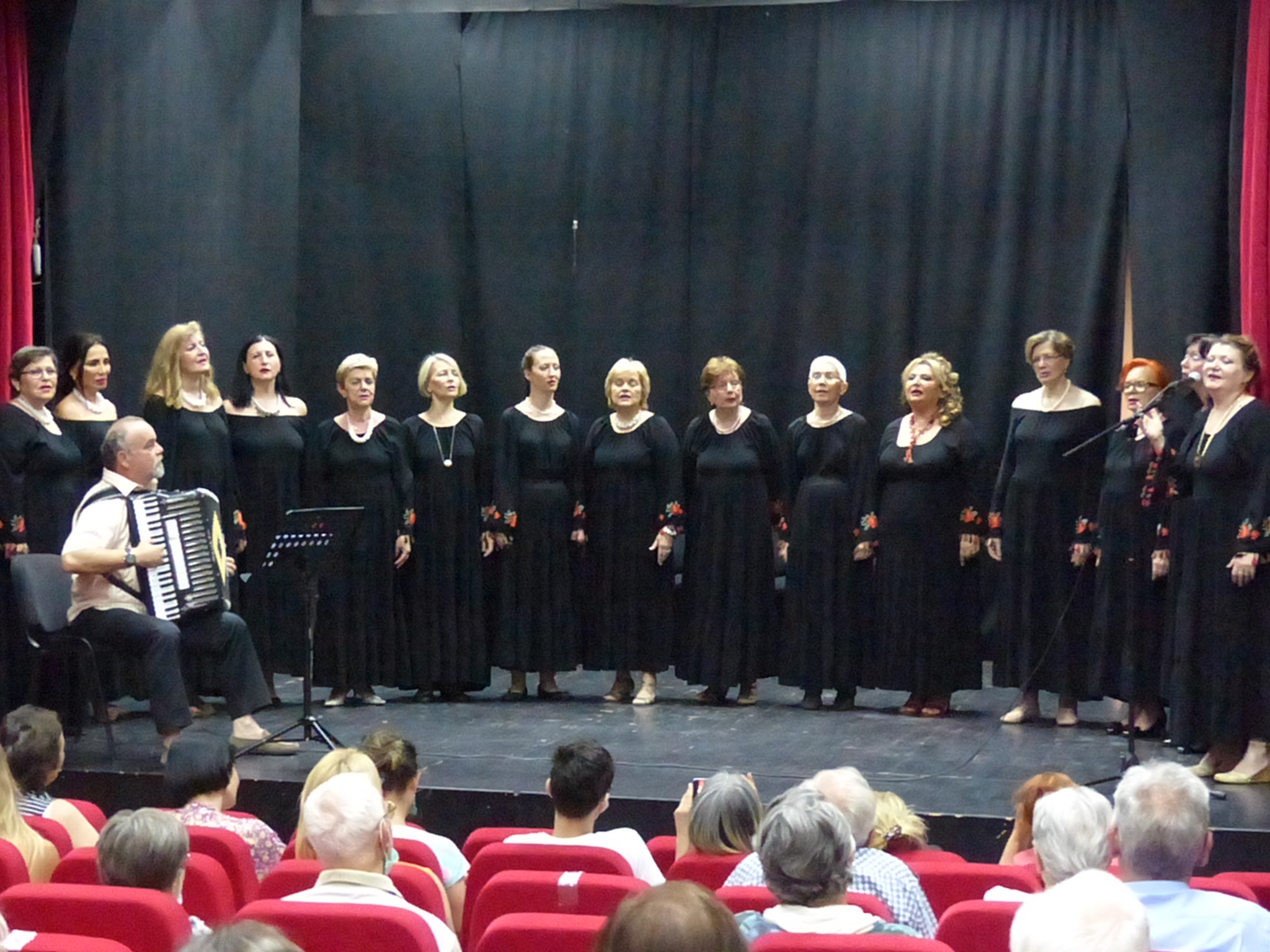 Vidovdanski Koncert u KC Čukarica - Prelepe Stare Narodne Pesme Vidovdanski Koncert u KC Čukarica - Prelepe Stare Narodne Pesme