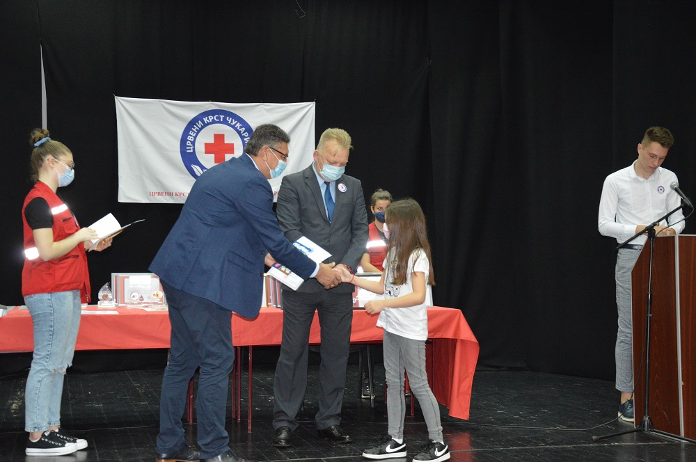 Dodeljne Nagrade Učesnicima Literarnog i Likovnog Konkursa Crvenog Krsta Čukarica