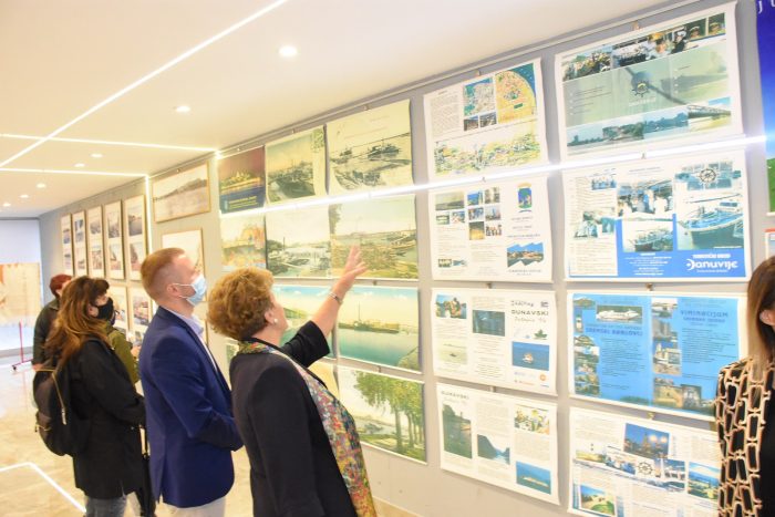 Izložbe Razglednica i Suvenira Dunav kao Inspiracija u Zemunu Izložbe Razglednica i Suvenira Dunav kao Inspiracija u Zemunu