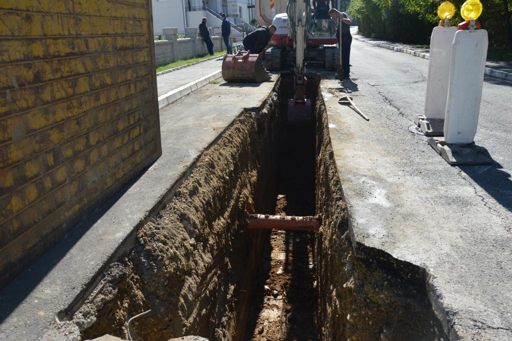 Radovi na Izgradnji Fekalne Kanalizacije u Ulici Miloja Zakića na Čukarici