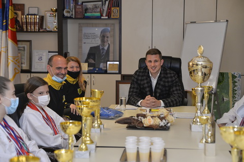 Jovičić Ugostio Mlade Članove Trofejnog Karate Kluba "Vitez" - Opština Palilula Jovičić Ugostio Mlade Članove Trofejnog Karate Kluba "Vitez" - Opština Palilula