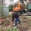 Sinhronizovanom akcijom Gradske opštine Zemun i JKP ”Gradska čistoća”, očišćene su zelene površine u ulicama Blagoja Jovovića i Sremskih boraca.