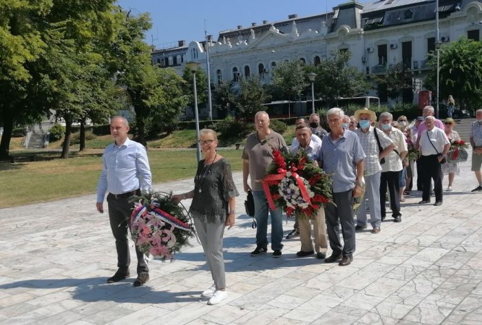 Na dan Ustanka Položeni Venci u Zemunu