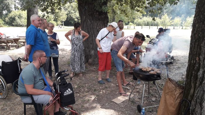 Peta Roštiljijada Članova Društva za Cerebralnu i Dečiju Paralizu Zemuna Peta Roštiljijada Članova Društva za Cerebralnu i Dečiju Paralizu Zemuna