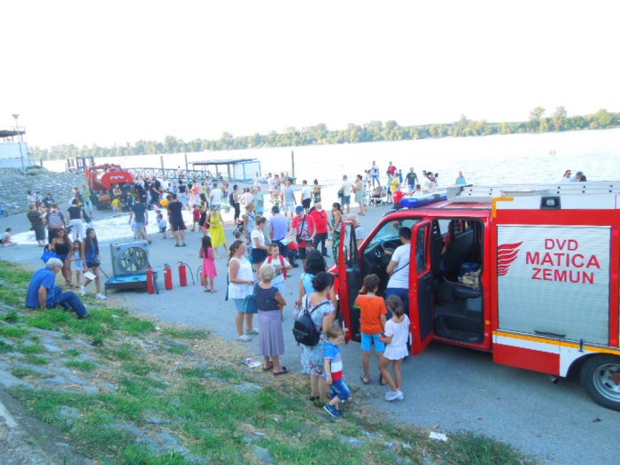 Pokazna Vežba i Druženje s Vatrogascima Dobrovoljnog Vatrogasnog Društva Matica