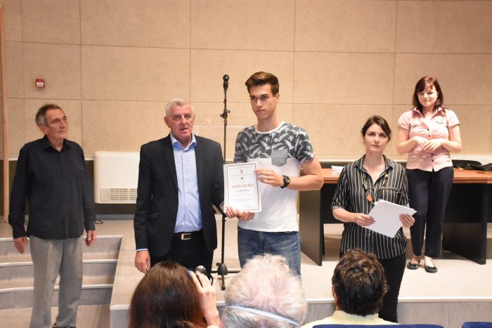 Nagrađen Naučni Podmladak u Zemunu Nagrađen Naučni Podmladak u Zemunu