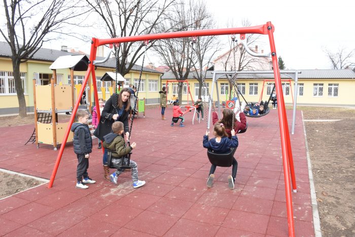 Gužva za Mesto u Zemunskim Vrtićima Gužva za Mesto u Zemunskim Vrtićima