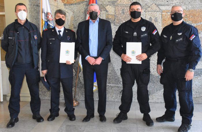 Najbolji Policajac i Vatrogasac za Februar u Zemunu Najbolji Policajac i Vatrogasac za Februar u Zemunu