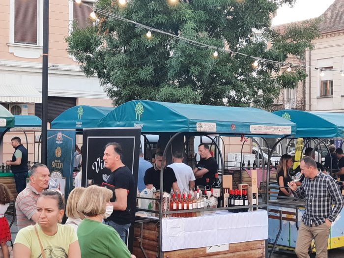 Festival Vina na Velikom Trgu u Zemunu Festival Vina na Velikom Trgu u Zemunu