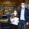 Zamenik predsednika Gradske opštine Zemun Žarko Dronjak podelio je 16. septembra tablete zemunskim osnovcima u biblioteci škole ”Lazar Savatić”. 