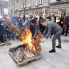 Na Badnji dan, 6. januara, predsednik Gradske opštine Zemun Gavrilo Kovačević, po narodnom i crkvenom običaju naložio je badnjak