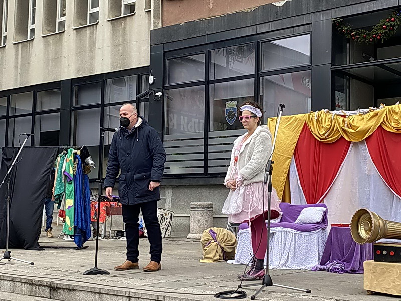 Održan Novogodišnji humanitarni bazar za pomoć „Pan teatru”