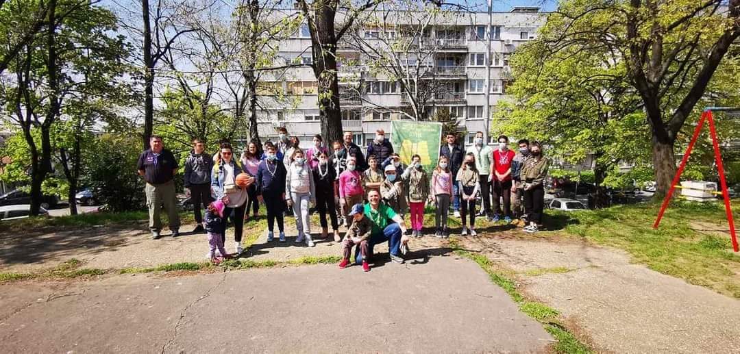 Izviđači uz Pomoć Predstavnika Opštine Uredili Dečje Igralište na Konjarniku