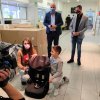 Gradska opština Zvezdara, u saradnji sa Sekretarijatom za saobraćaj, podelila je 120 auto sedišta roditeljima dece koji su se prijavili i ispunili uslove javnog konkursa.