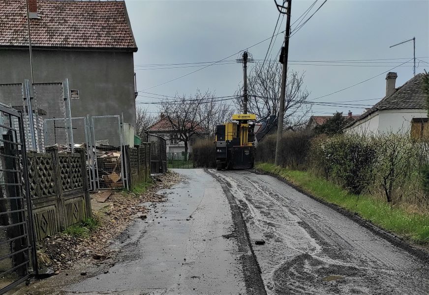 Počela Rekonstrukcija Urvinske Ulice u Velikom Mokrom Lugu na Zvezdari Počela Rekonstrukcija Urvinske Ulice u Velikom Mokrom Lugu na Zvezdari